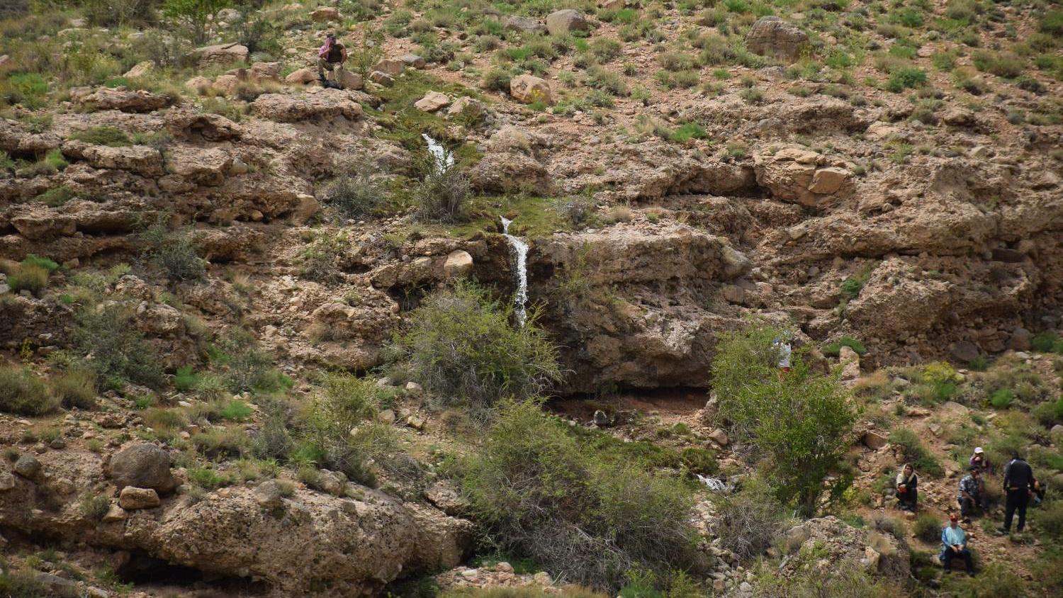 Dolina Adrešk i njeni zadivljujući ledeni tuneli u blizini užarene pustinje